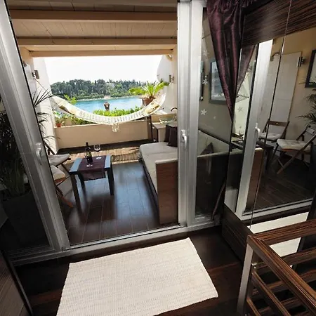 아파트먼트 마르키즈 로비니