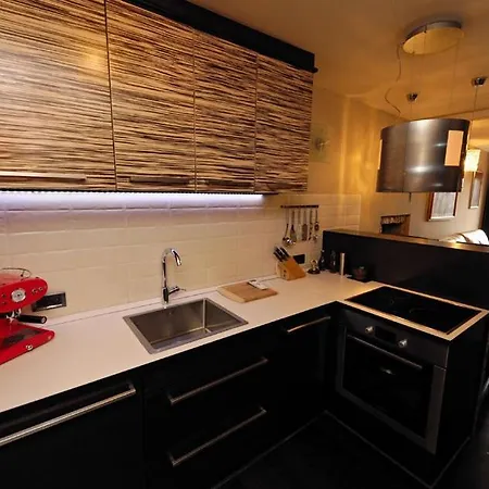 아파트먼트 마르키즈 로비니